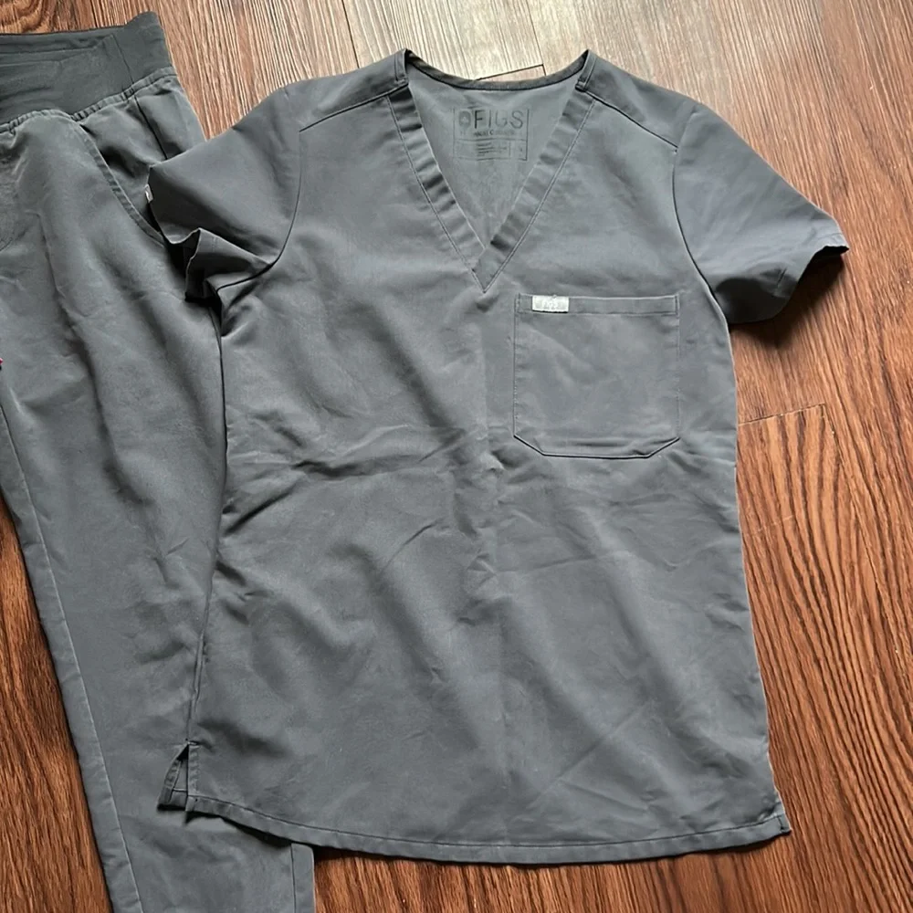 Figs Set Zamora Jogger Pants & Catarina Top Scrubs Charcoal Gray Red Size XXS - Picture 7 of 12